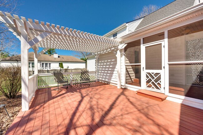 Building Photo - Stunning 3BR/2BA home in the desirable Temple Hills Golf Community!