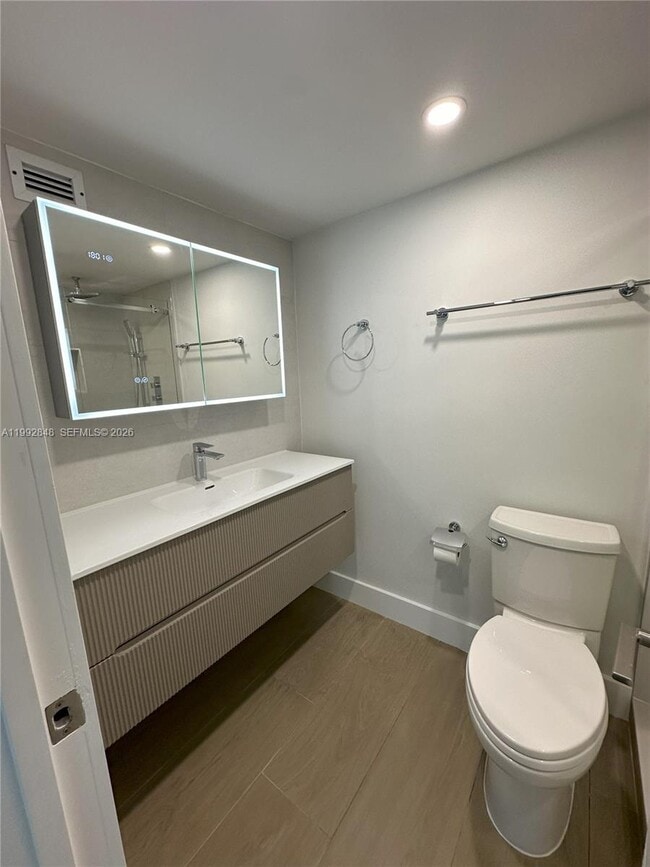 Building Photo - 2655 Collins Ave