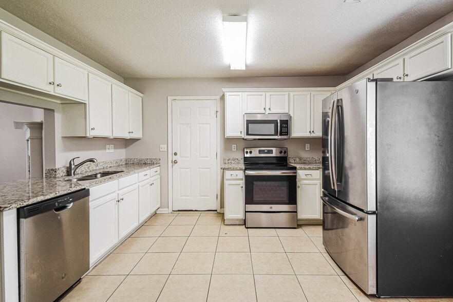 Building Photo - 4506 Shadow Hollow Dr