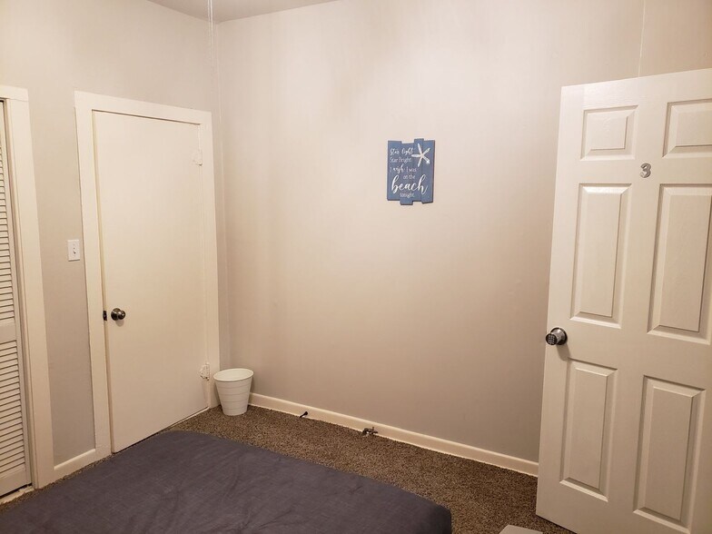 Building Photo - 2739 SE Loop 410 Acc Rd