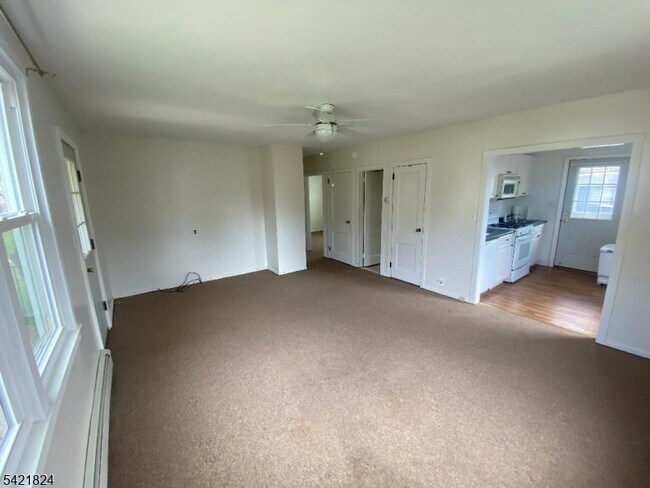 Building Photo - 15 Claverack Rd