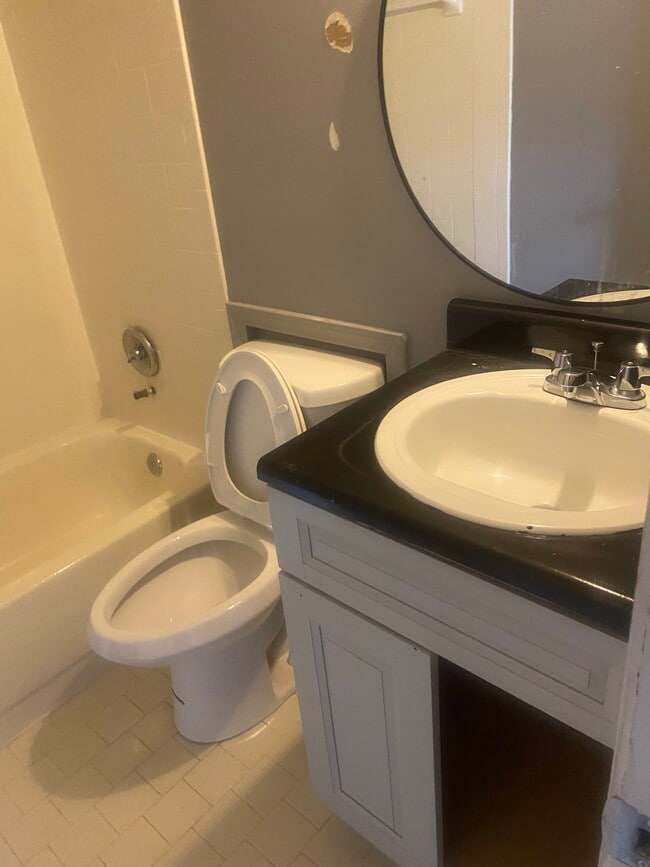 Building Photo - 656 N Pass Rd