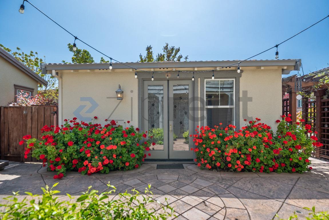 Building Photo - Unit 1