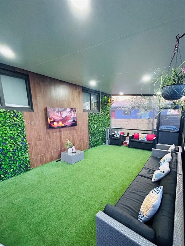 Building Photo - 100 NE 71st St