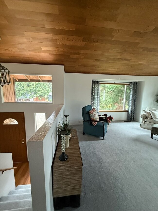 Building Photo - Gorgeous 4 bedroom home on corner lot in B...
