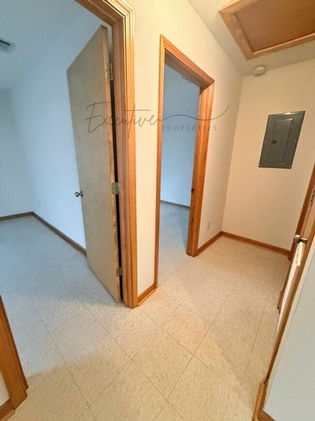 Building Photo - 2208 N Malcolm St