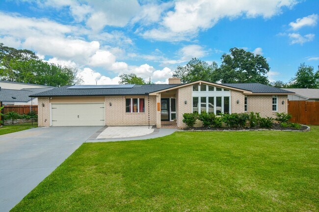 Building Photo - 1402 Chestnut Ridge Rd