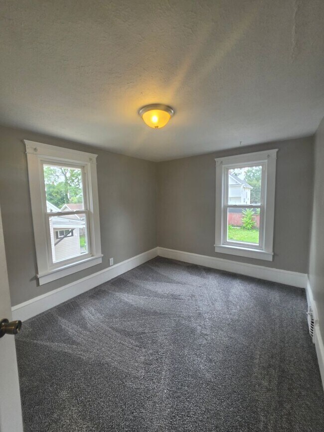 Building Photo - 2279 13th St SW