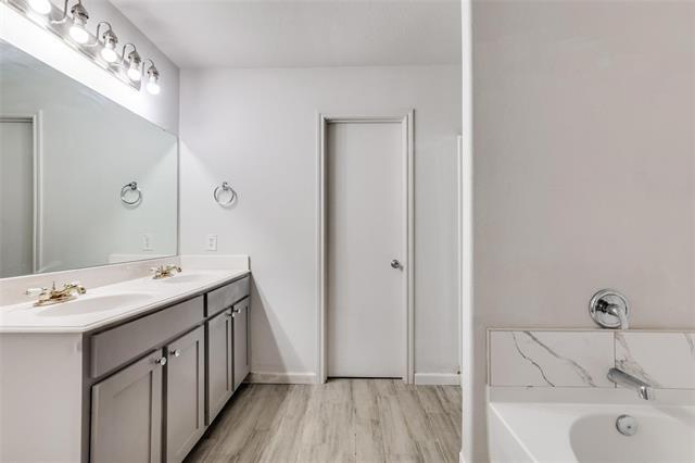 Building Photo - 320 S Mesa Verde Way