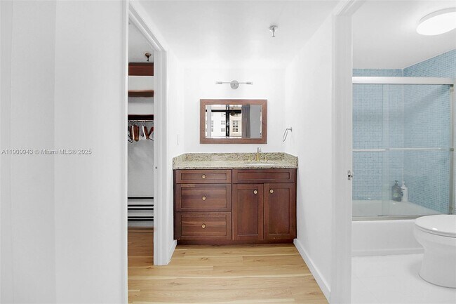 Building Photo - 1621 Collins Ave