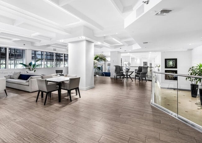 Building Photo - Amazing location: Close to Lincoln & the beaches: 1bed/1bath at the iconic Decoplage: available n...