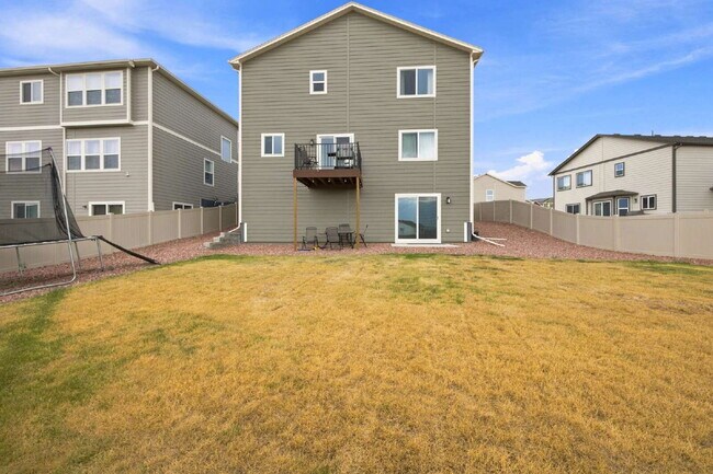 Building Photo - Beautiful 2025-Built 5 Bedroom Home with Finished Walk-Out Basement