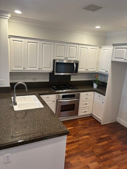 Building Photo - 1317 Corte Alemano