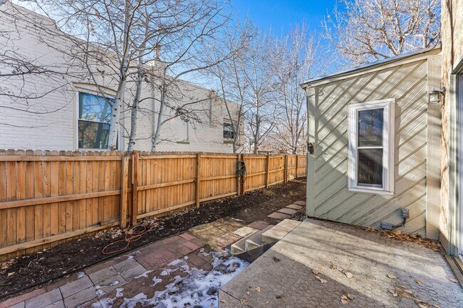 Building Photo - Great location near City Park!