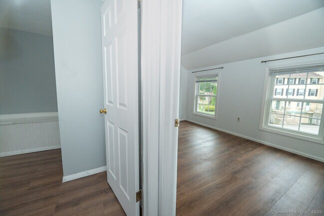 Building Photo - 74 Rising Trail Dr