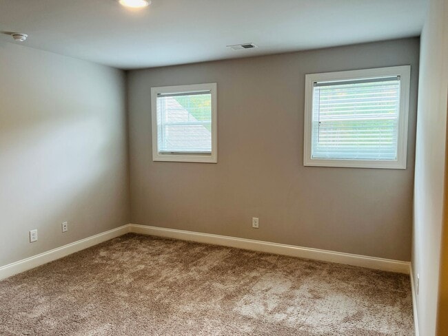 Building Photo - ***MOVE IN SPECIAL*** Wow! Perfect 4 bedro...