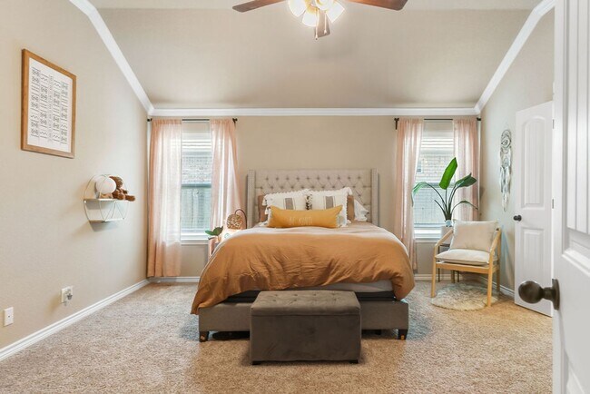 Building Photo - Half Off First Months Rent!!!