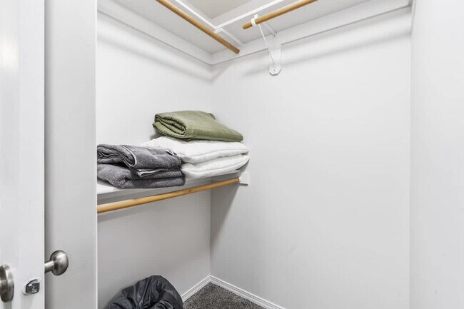 Building Photo - 2023 E Elm Grove Dr