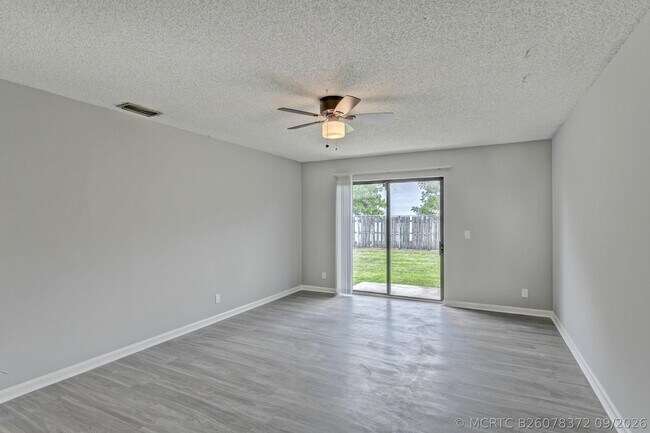 Building Photo - 9184 Roan Ln