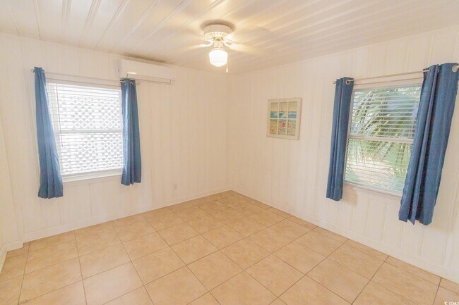Building Photo - 4718 Seaview St