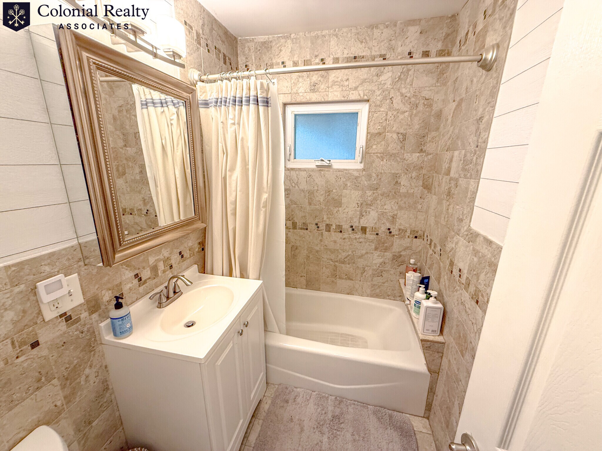 Building Photo - 81 Putnam St