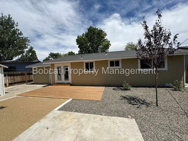 Building Photo - 700 Cottonwood Dr