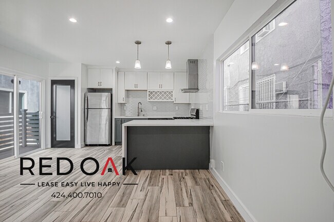 Building Photo - 836 Van Ness Ave