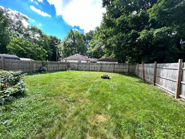 Building Photo - 429 W Van Hoesen Blvd