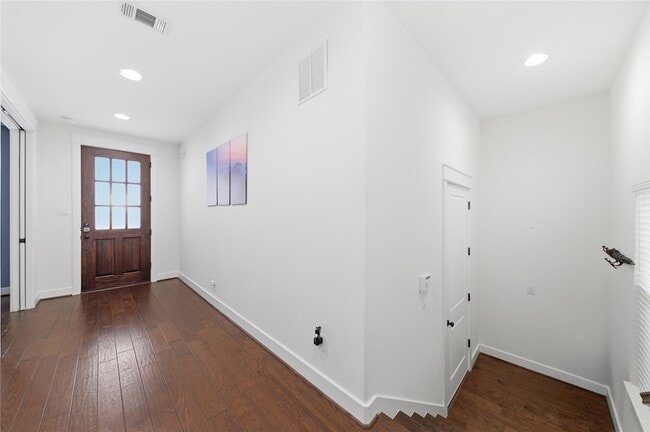 Building Photo - 1425 W 23rd St