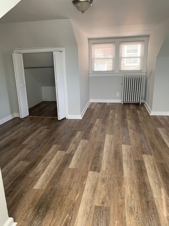 Building Photo - 142 Walnut St