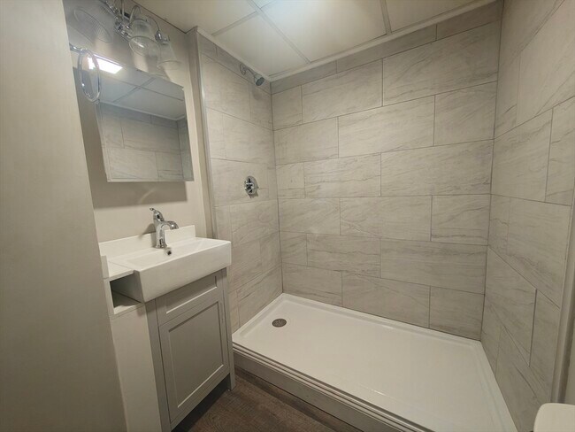 Building Photo - 7 Congress St