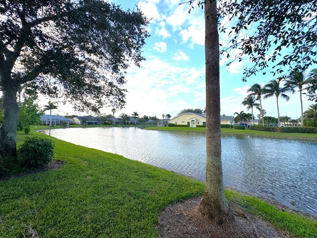 Building Photo - ** IBIS COVE ** 3 BED / 2 BATH - 2 CAR GAR...