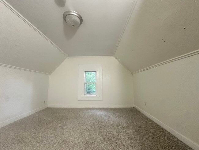 Building Photo - 347 Shelton Ave