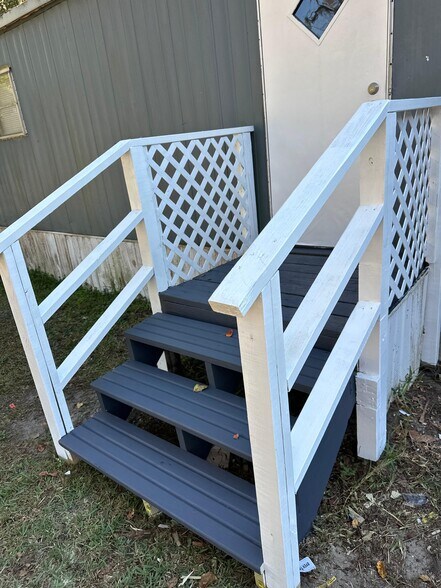 Building Photo - 7663 Bentwillow Dr