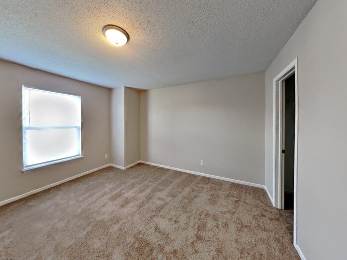 Building Photo - 9207 Wandflower Dr