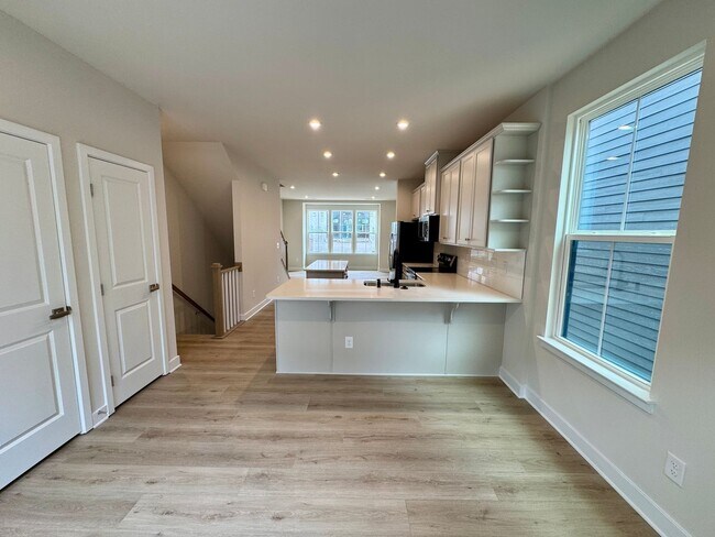 Building Photo - 5021 Chinook Ln