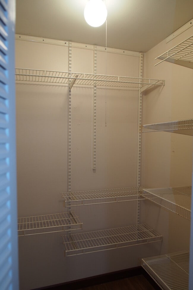 Building Photo - 6158 Knoll Way Dr