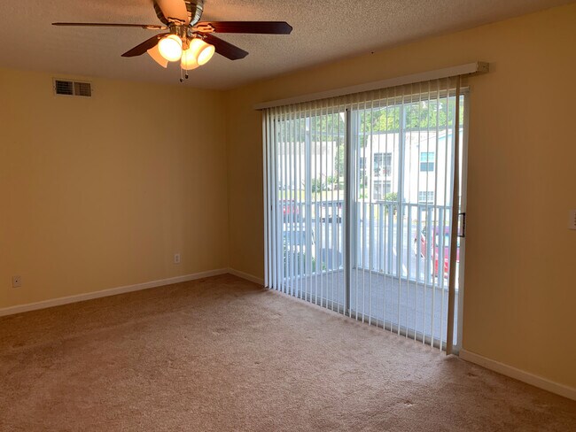 Building Photo - 2136 Clearwater Dr