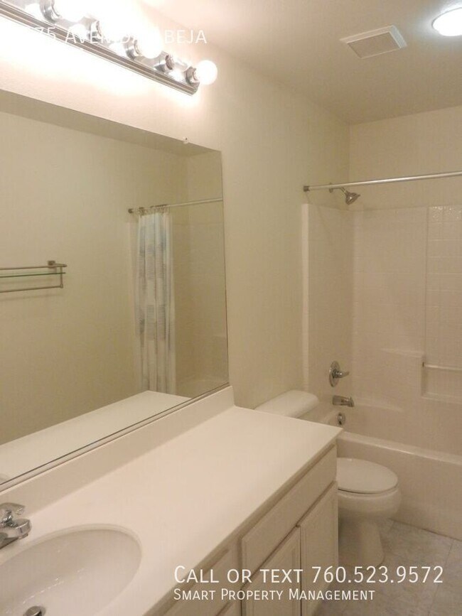 Building Photo - 875 Avenida Abeja