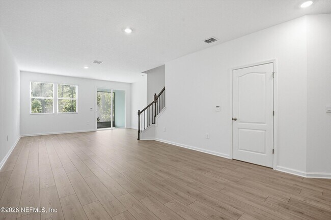 Building Photo - 32 Pasadena Dr