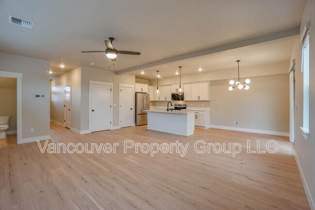Building Photo - 2351 E Otter Lp