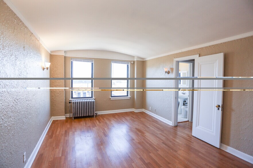 Building Photo - 1110 W Rosemont Ave