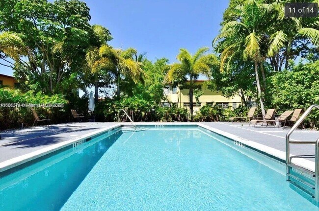 Building Photo - 1791 NE Miami Gardens Dr