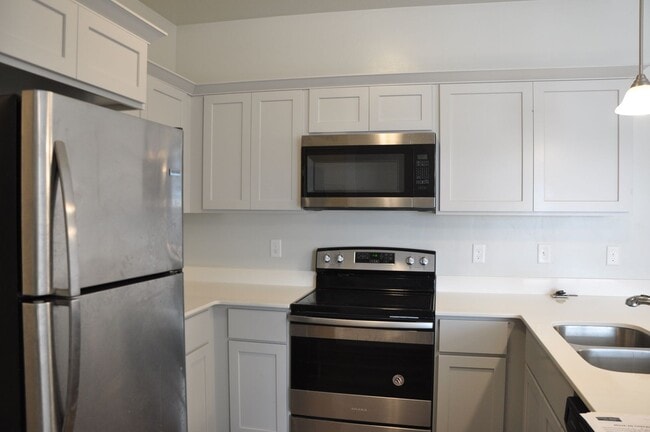 Building Photo - 3 bedroom, 2 bathroom house located in the desirable area of Saratoga Springs/ Lehi, UT