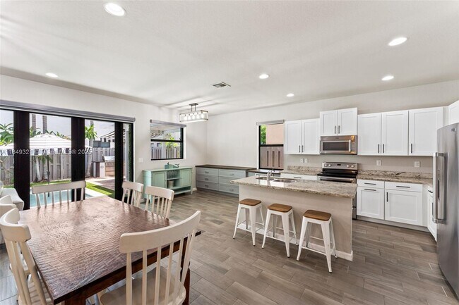 Building Photo - 25021 SW 118 Ct