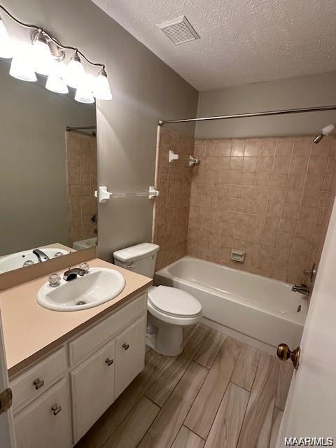 Building Photo - 1604 Queen Elizabeth Ct