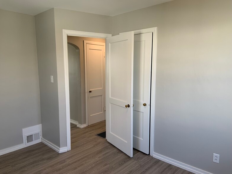 Building Photo - 343 E Lakewood Blvd