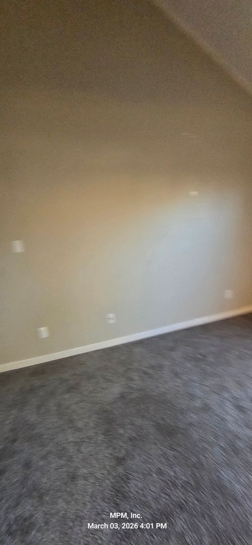 Building Photo - 3 bedroon 2 bath home