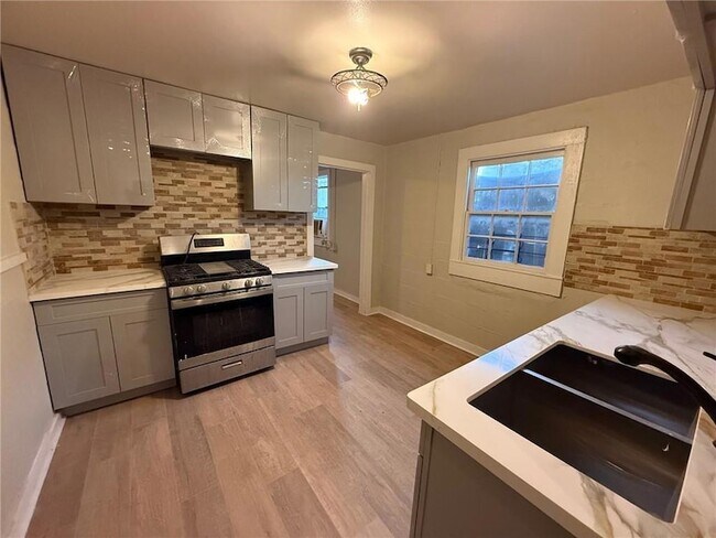 Building Photo - 9022 Palm St