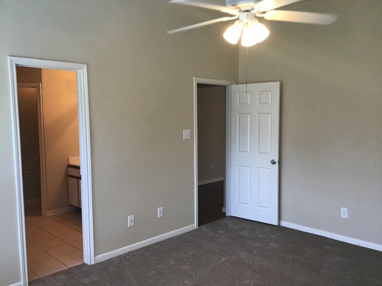 Building Photo - 5602 Darby Square Trl
